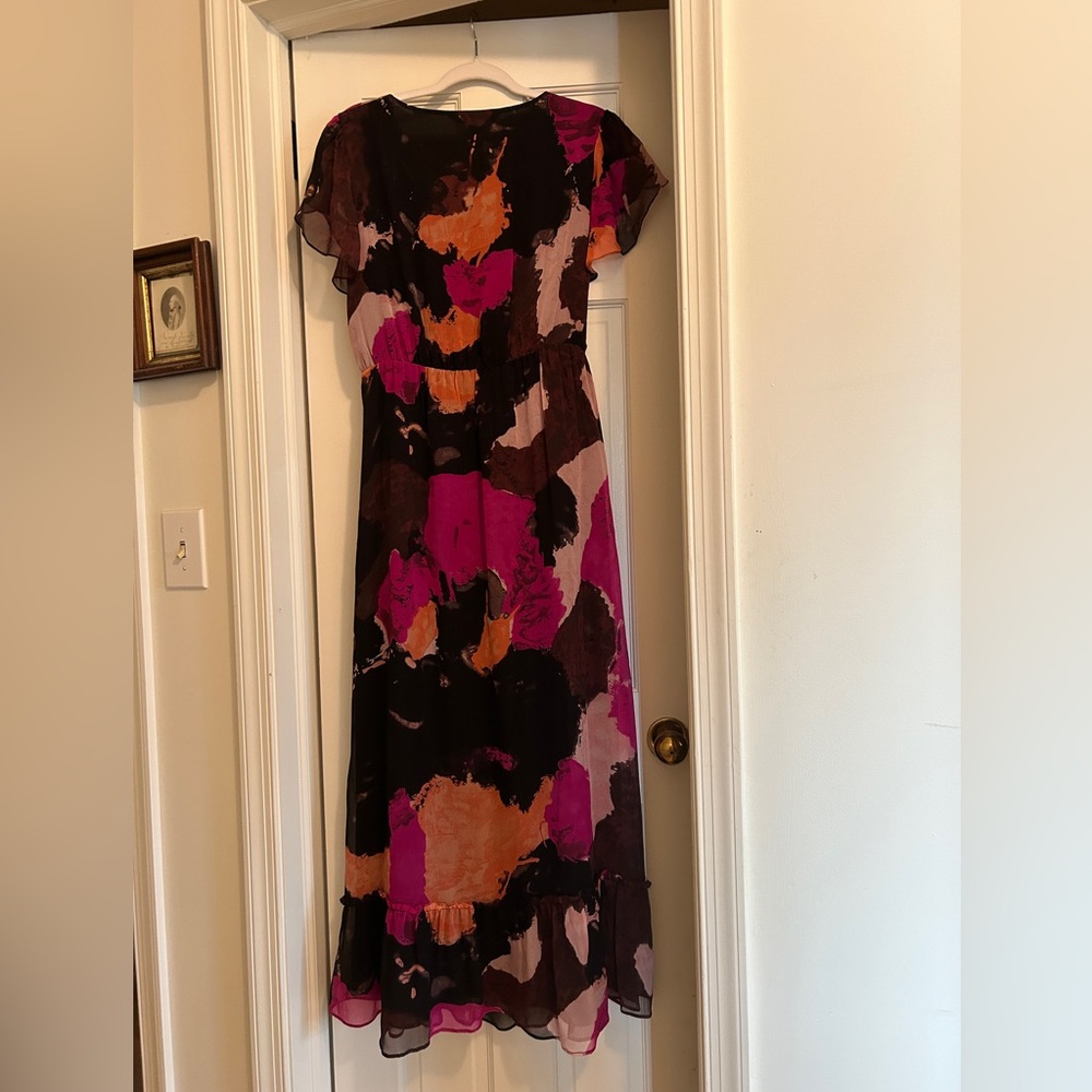 Diane von Furstenberg "New Julian" wrap dress in chiffon with abstract print. 14